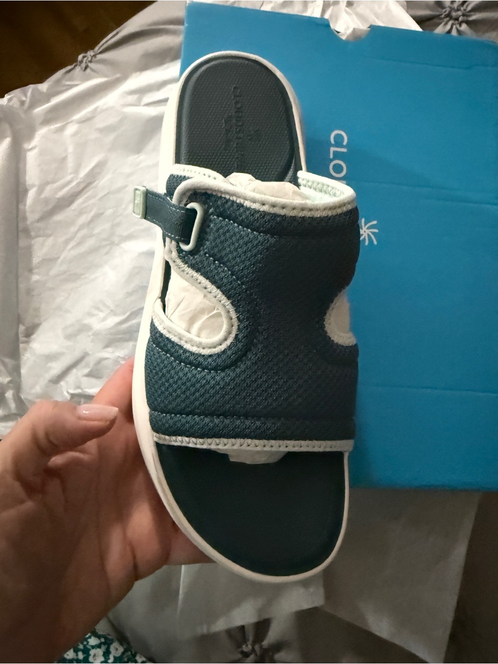 Brand new women’s Clarks Cloudsteppers Sandals in Teal size 9